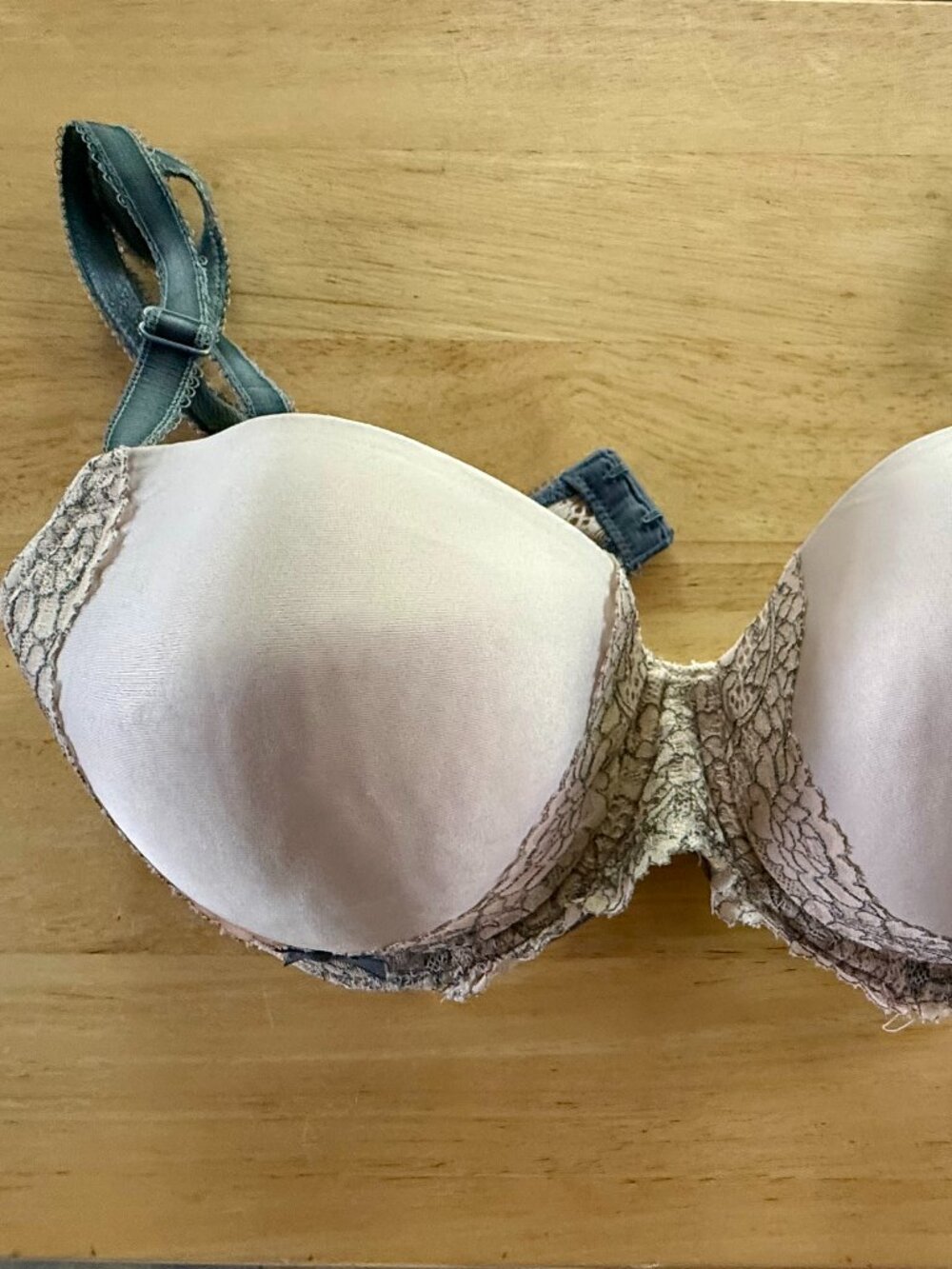 Victoria's Secret Dream Angels bra, demi cup, size 36 D, pink & gray